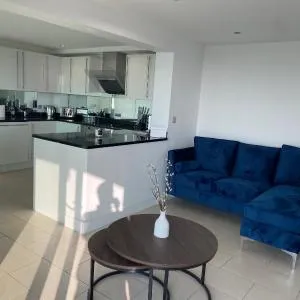 Oceana Suite A - Seaview, Pool, Gym, Parking