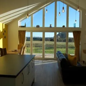 Beautiful, Modern Villa 5 mins walk from the Stunning Bay at Trearddur