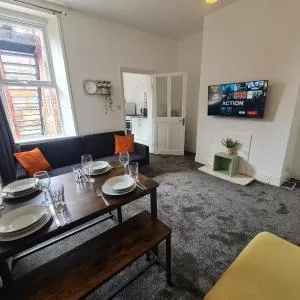 5 bed sleeps 6, 2 miles (7 mins) from city centre