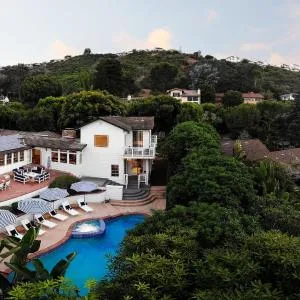 Romero by AvantStay Stunning Villa Close to Beach w Pool Spa