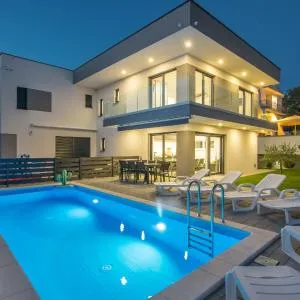 Villa Andrea with heated Pool