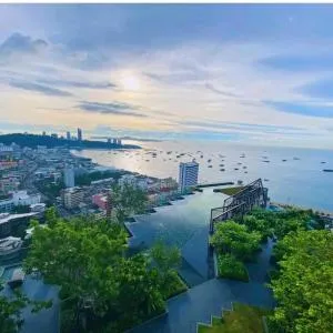 Edge Central Pattaya Condo by Mee May