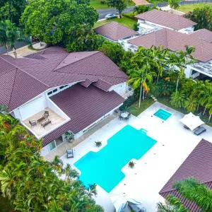 Luxury Modern Five Bedrooms Villa