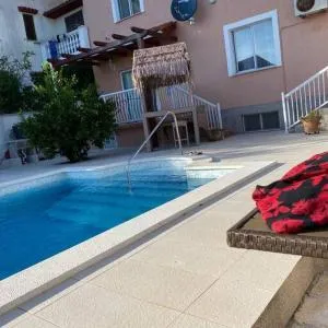 Lovely 3 Bedroom Apartment In Quiet Area w/ Pool
