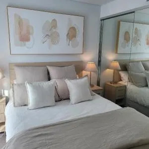 CBD Deluxe Private 2 Bedroom Apartment