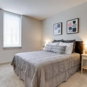 Cozy 2BR Condo At Crystal City With Rooftop