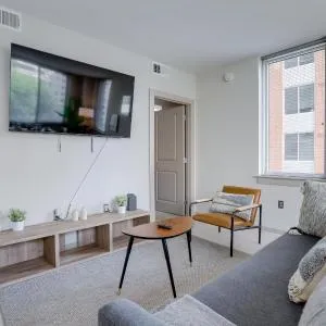 Wonderful 2BR Condo At Crystal City With Rooftop
