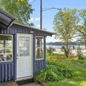 Quaint cabin with private dock grill firepit bikes