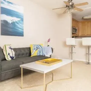 La Jolla UTC King Bed Suite w/Pool, Sauna, Parking, Wi-Fi