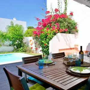 Casa da Prainha - private pool, next to the beach