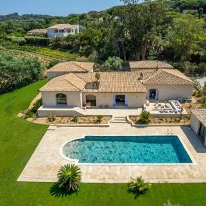 Villa de standing dans un quartier calme pour 12 personnes à 3km du centre ville de Saint Tropez