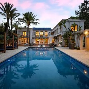 Sophisticated Grand Mansion In Prime Beverly Hills