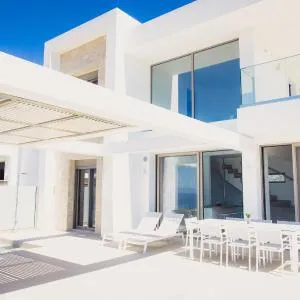 StarLight Villa Guro - 4BD, 4BA, 4min to beach