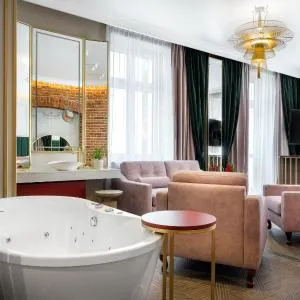 Golden Queen Apartments