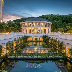 Vinpearl Discovery Golflink Nha Trang, Hillside villas on private island
