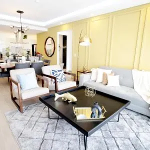 RealLuxe Stylish apartment with pool and gym