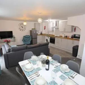 Strand House Flat 2 Free Parking, by RentMyHouse