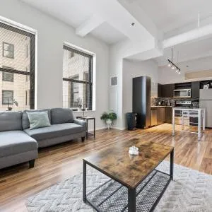 Amazing Two Bedroom Condo minutes from Paul Brown Stadium 607