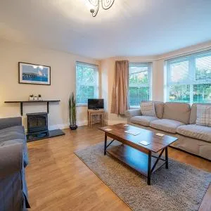 Pass the Keys Holywood 2BR Apt by the Sea 10 Mins to Belfast