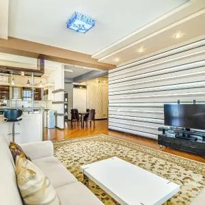 F1 Track & Sea View Apartment On Boston