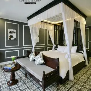 Hotel Del Luna