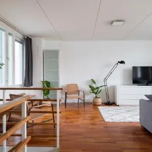 2ndhomes Spacious 2-Storey 3BR Penthouse with Sauna & Balcony