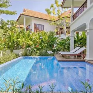 Luxury Private Pool Villas in 5-Star Beach Resort & Near Downtown