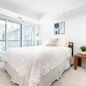 Upscale & Modern 2bd + Den 2ba heart of Downtown!