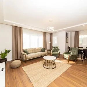 Central Flat with Balcony near Sea in Muratpasa