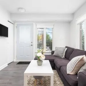 Very Cozy 1BR Townhome Apartment by Lakeshore!