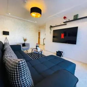 A 2 minutes de Casa Finance City, Parking gratuit