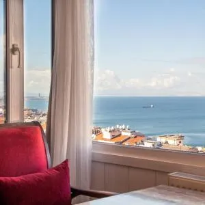 Flat with Mesmerizing Sea View in Konak