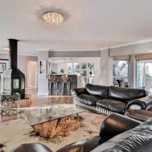 4 Bed House w/Pool & Views
