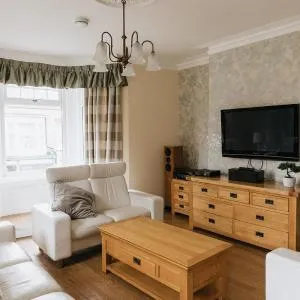 BARWICK APARTMENT - Spacious 2 Bed Apartment with 2 Floors Located in Scarborough, Great for Family Trips!