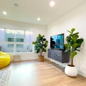 Kingsley Courtyard Apartment