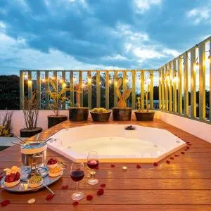 Rooftop Hot Tub! 3 levels, 5Bedroom in Villa Noria