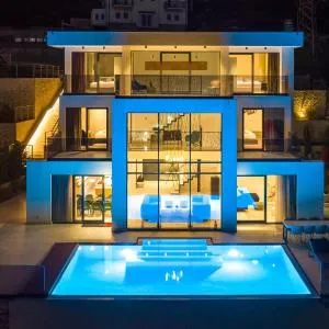 Villa Naya with Heated Pool and Hot Tub