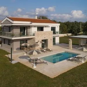 Luxury Villa Serena with Pool Heating