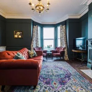 Russell Court by Orenda-Luxe