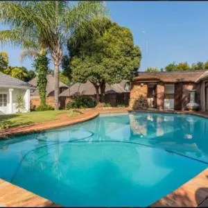 Entire Villa in Secured Estate near Menlyn Maine