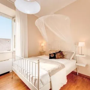 Elegant Apartment Behind the Colosseum