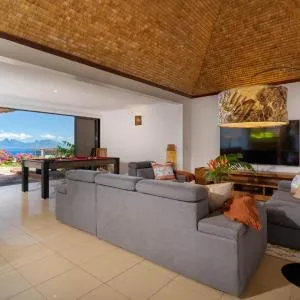 Magnificent 5 Br Villa with pool: amazing views