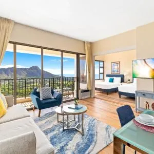 Upscale Penthouse with Ocean Views & Free Parking!
