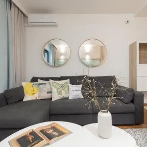 Spacious Apartment Premium Warszawa Wola by Renters Prestige