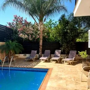 3bdr villa-pool/700m from a blue flag beach!