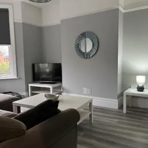 Entire spacious 4 bedroom apartment in Bournemouth