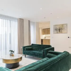 Luxury Spacious Flat with Communal Gardens