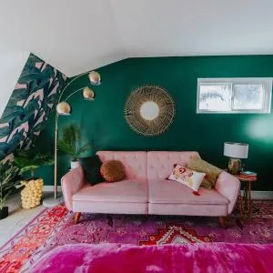Pink Paradise Inn - 5 BR Fun Retro Home w/ Pool