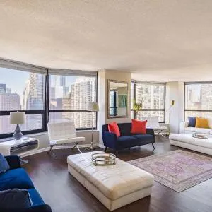 3BR Stunning Spacious Sky Loft Indoor Pool, Parking & Incredible Views