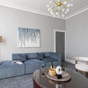 Luxury Crescent View Apartment